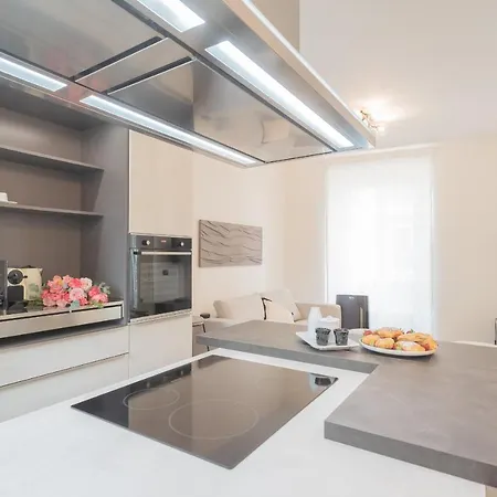 Enchanted - By Rent 코모