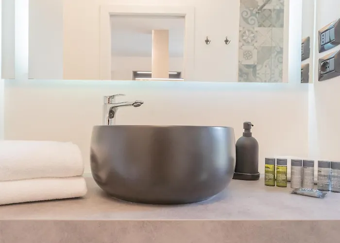 Enchanted - By Rent * Como