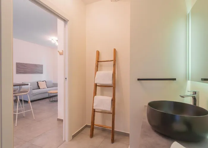 Enchanted - By Rent Lägenhet Como